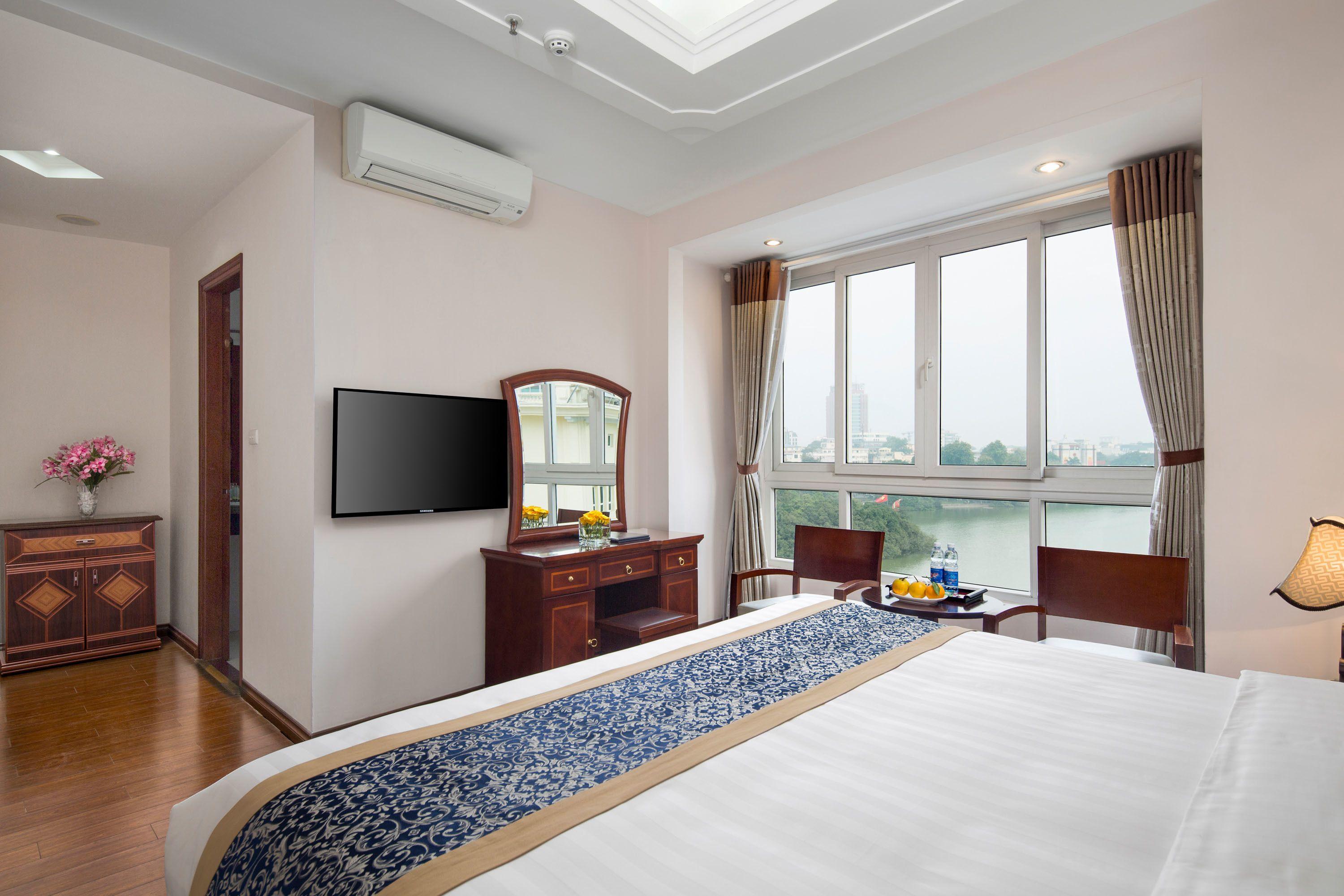 Lakeside Palace Hotel — Photos 2